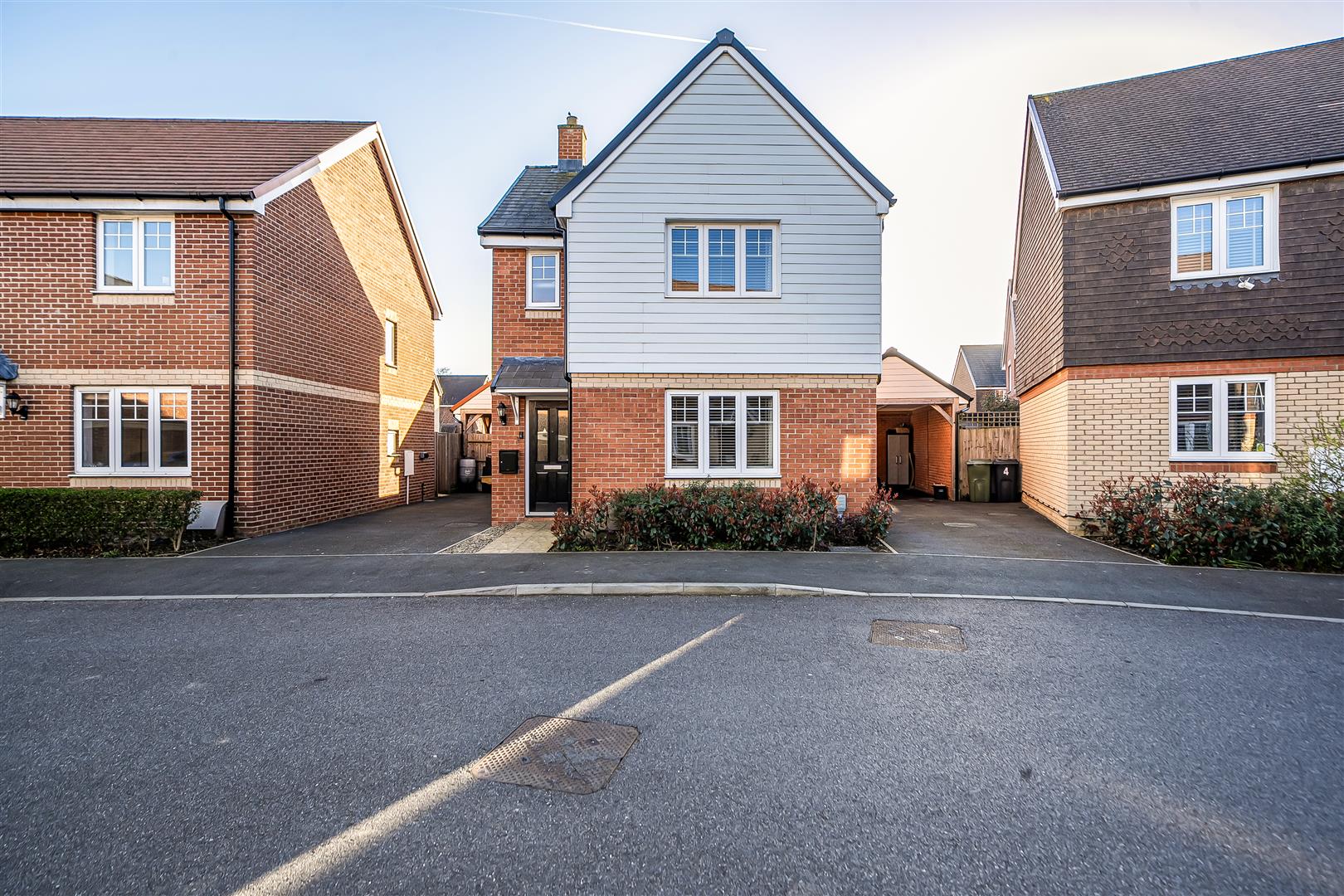 Sentinel Way, Headcorn, Kent, TN27 9GE